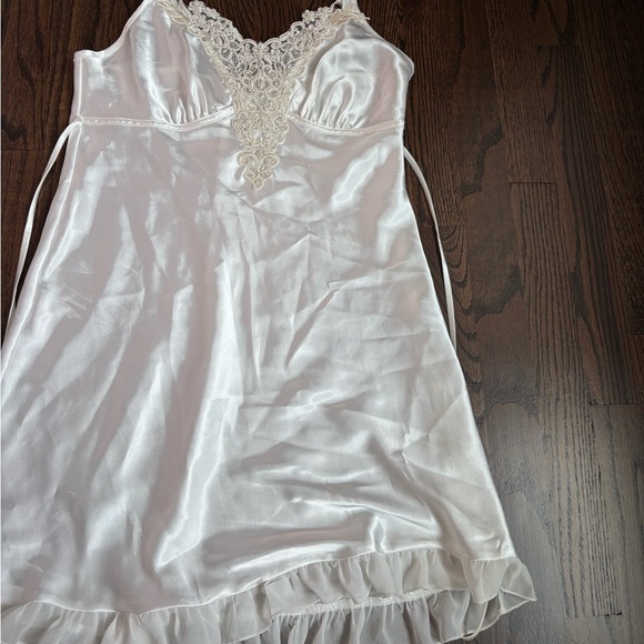 Linea Donatella Ivory Satin Chemise with Lace Detail - Picture 3 of 5